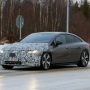 Yeni Mercedes-Benz EQS testte görüntülendi! Yıldız farlarla geliyor